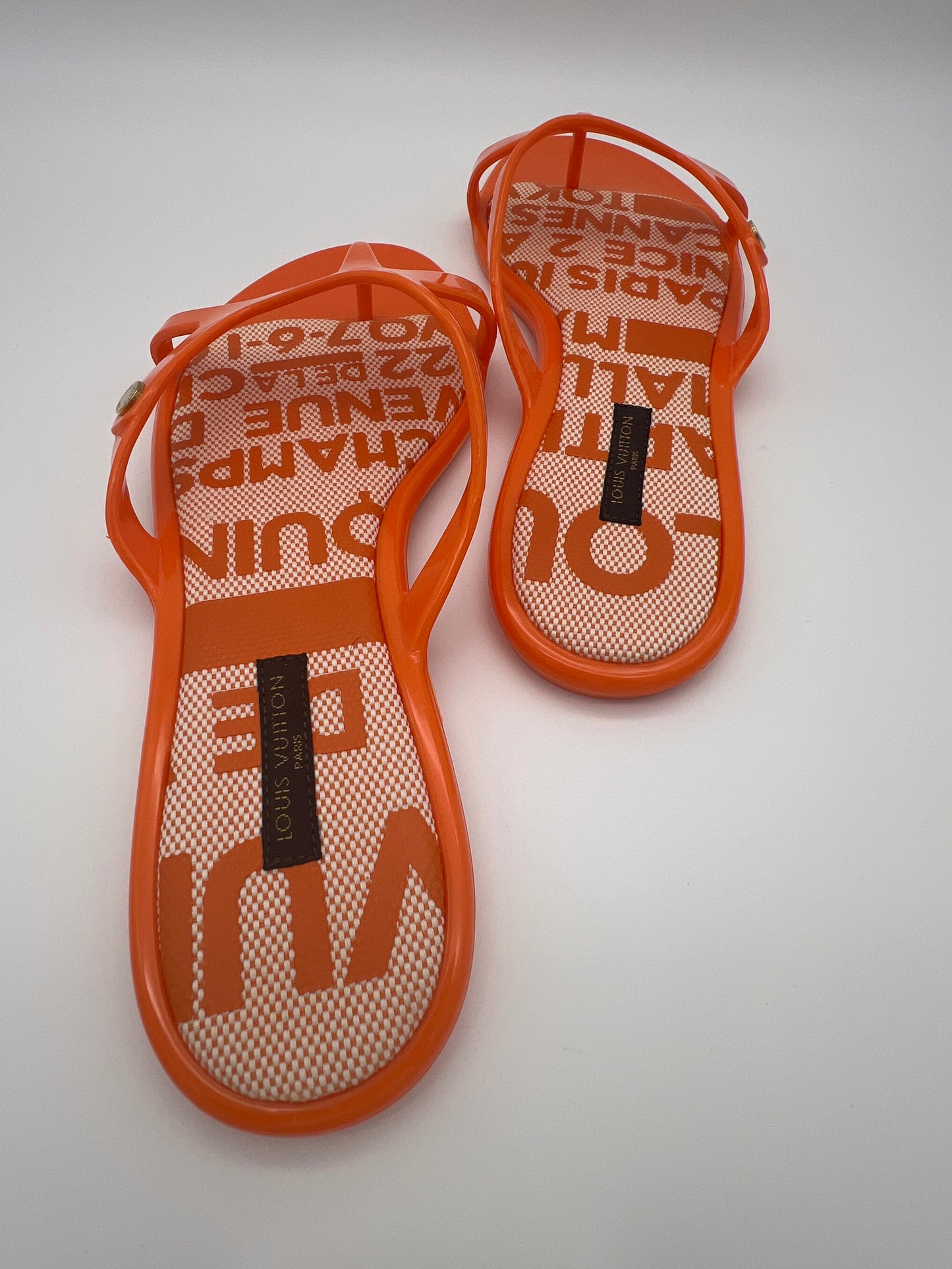 LOUIS VUITTON FLAT THONG SANDALS