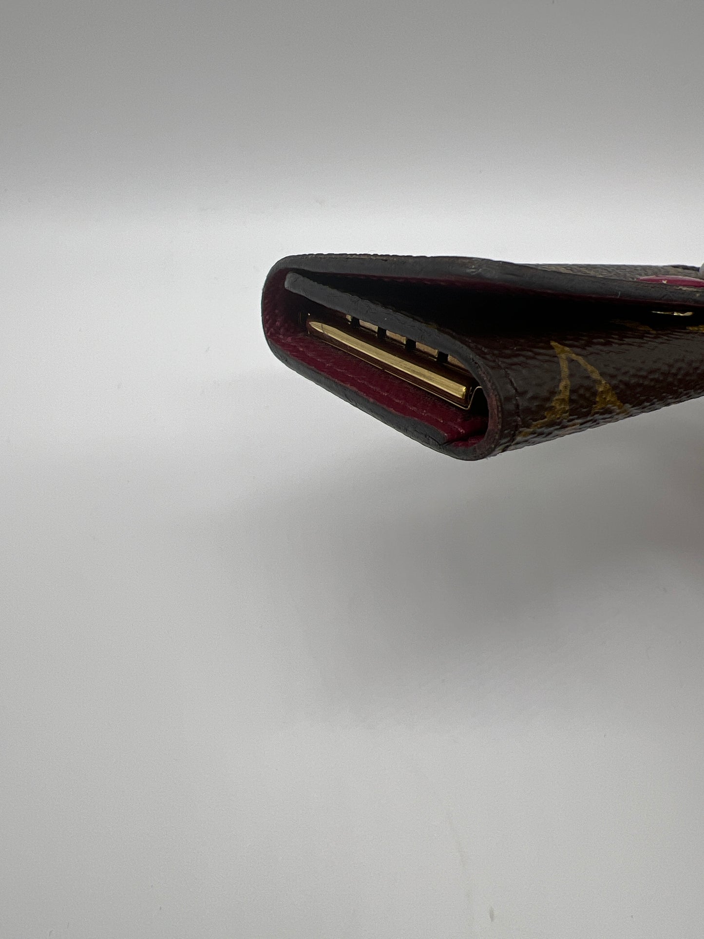 LOUIS VUITTON KEY CLES WITH FUCHSIA