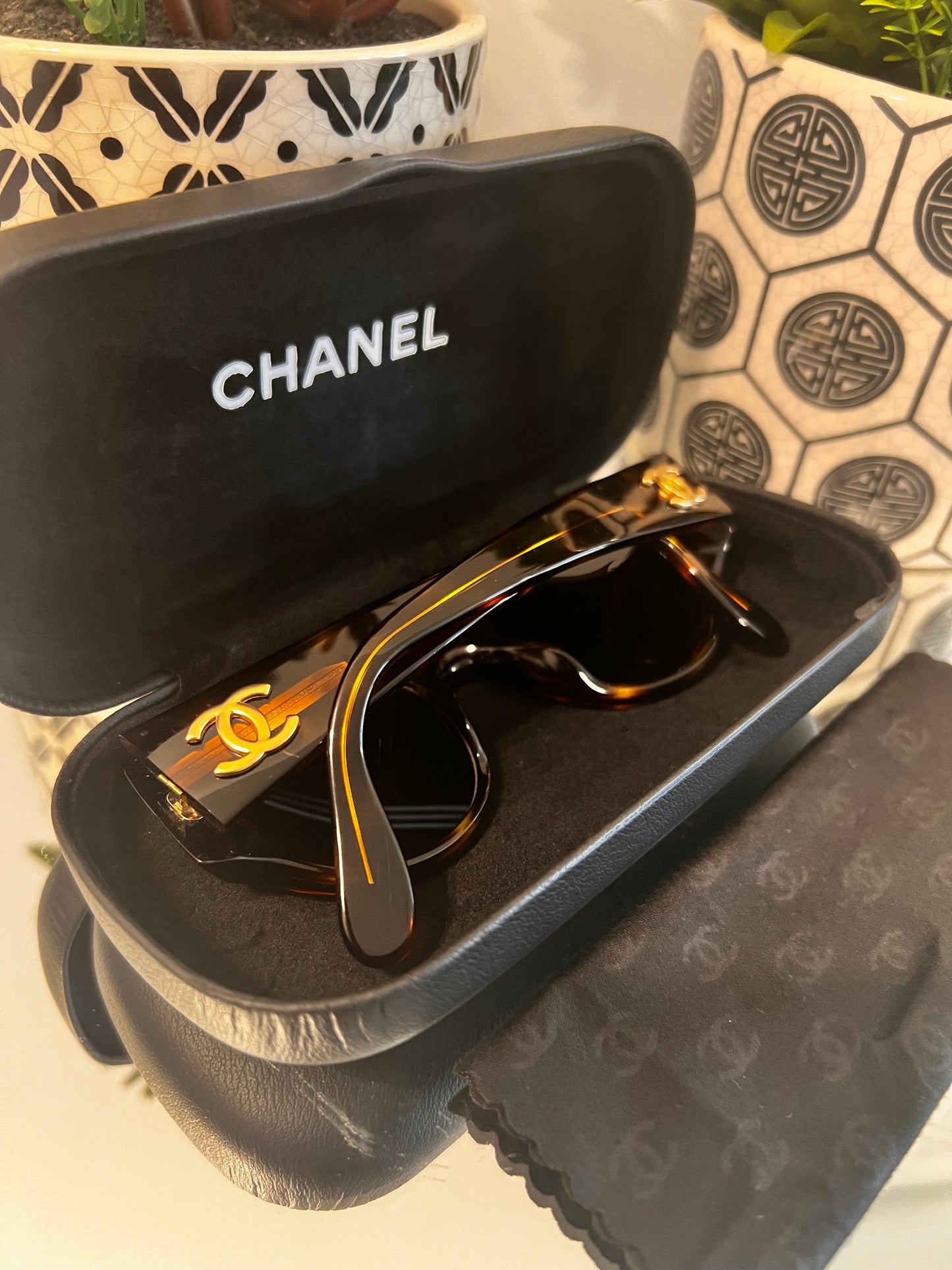 CHANEL VINTAGE TORTOISE SHELL SUNGLASSES