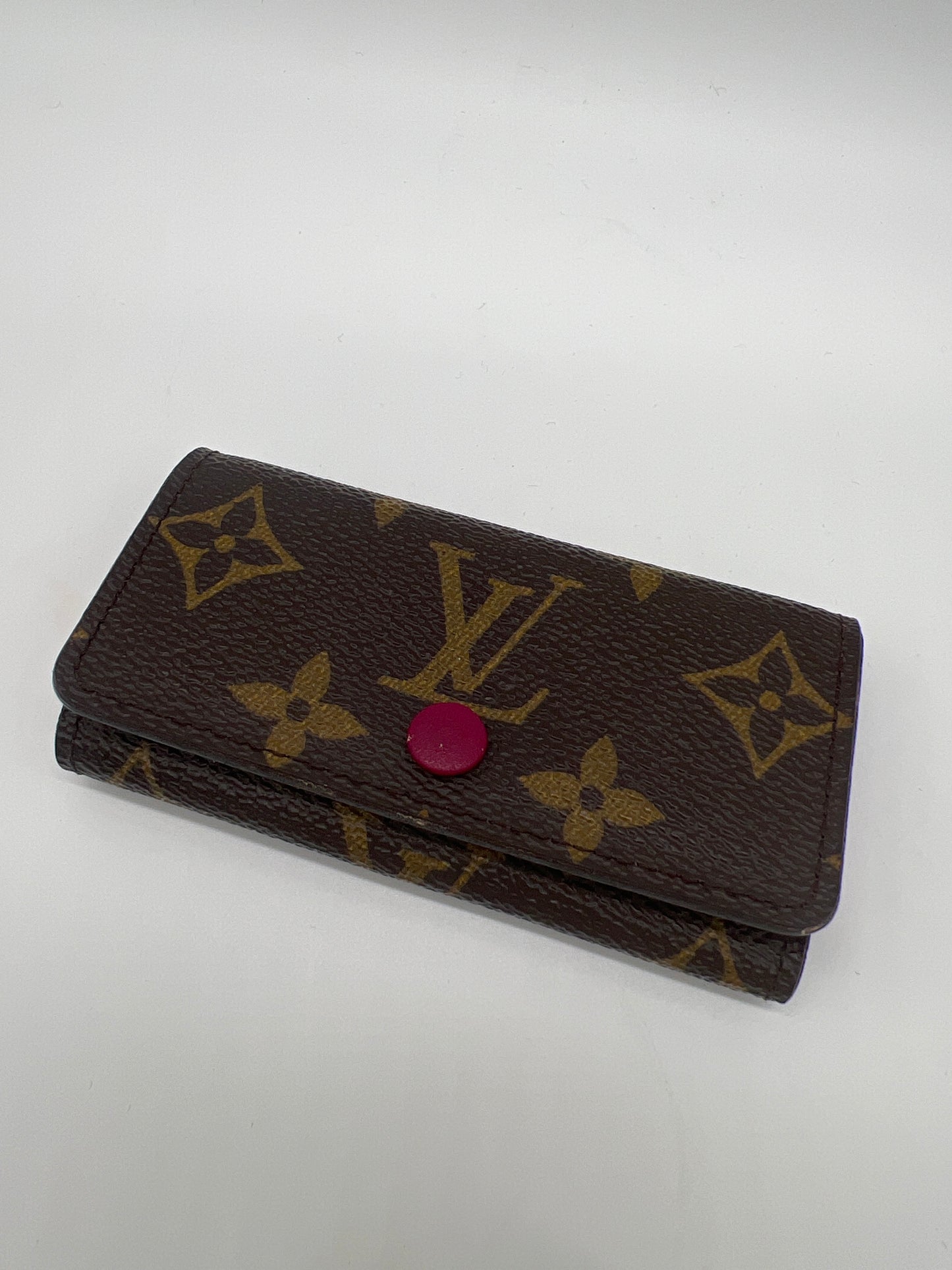 LOUIS VUITTON KEY CLES WITH FUCHSIA