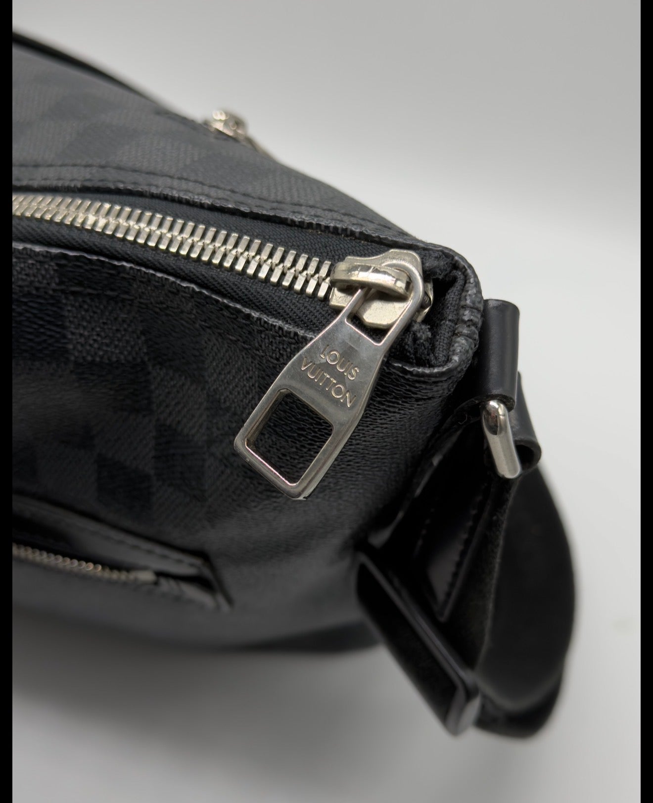Louis Vuitton Damier Graphite Mick MM shoulder bag