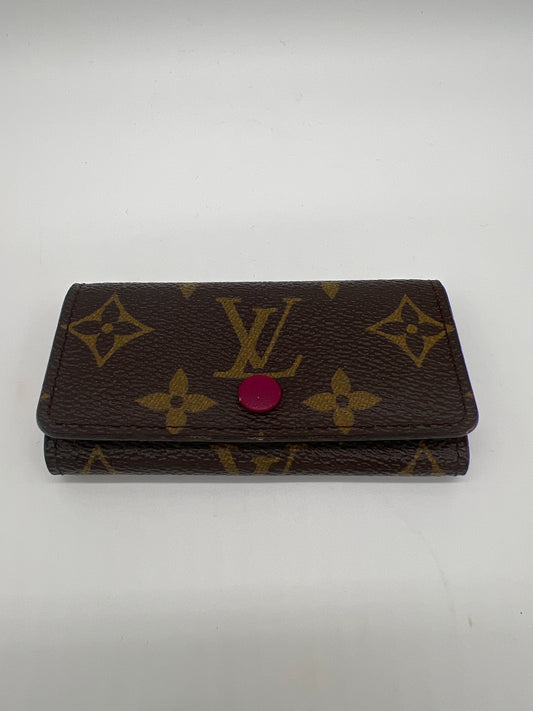LOUIS VUITTON KEY CLES WITH FUCHSIA