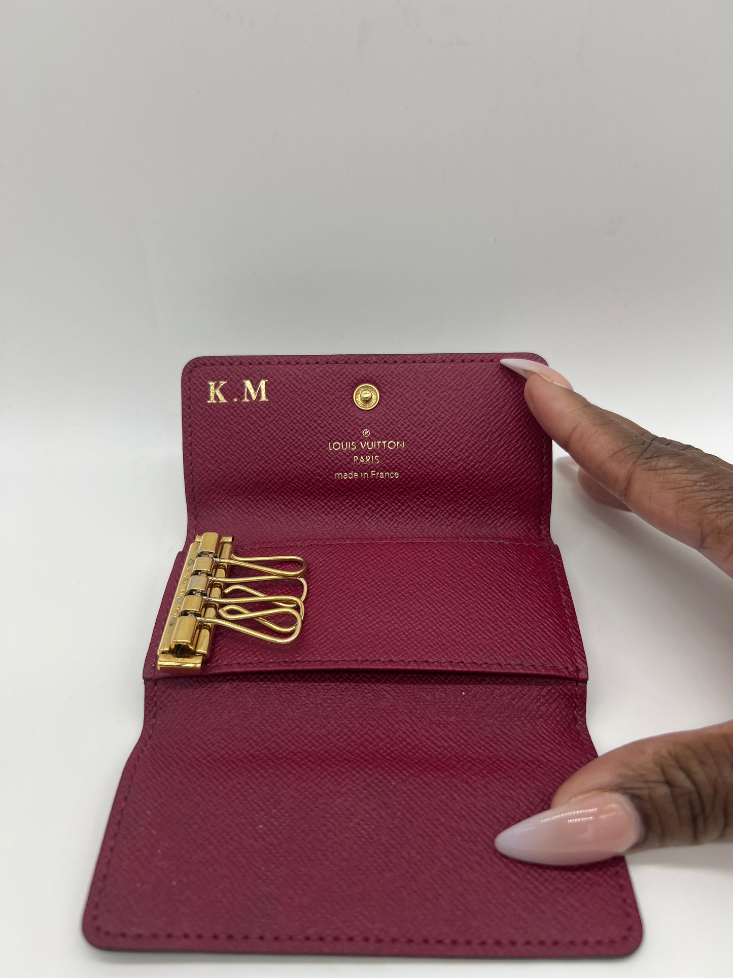 LOUIS VUITTON KEY CLES WITH FUCHSIA
